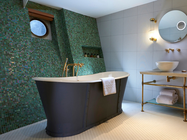 4.LuxuryDuplexBathroom