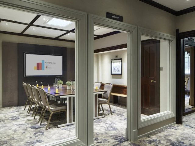 stngs-boardroom-7079-hor-clsc-1